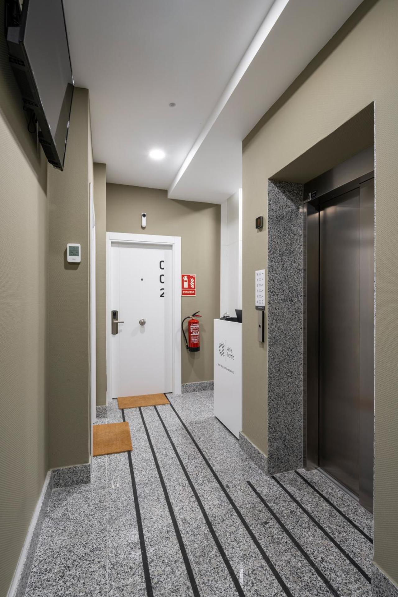 Alda Palencia Catedral Aparthotel Екстериор снимка