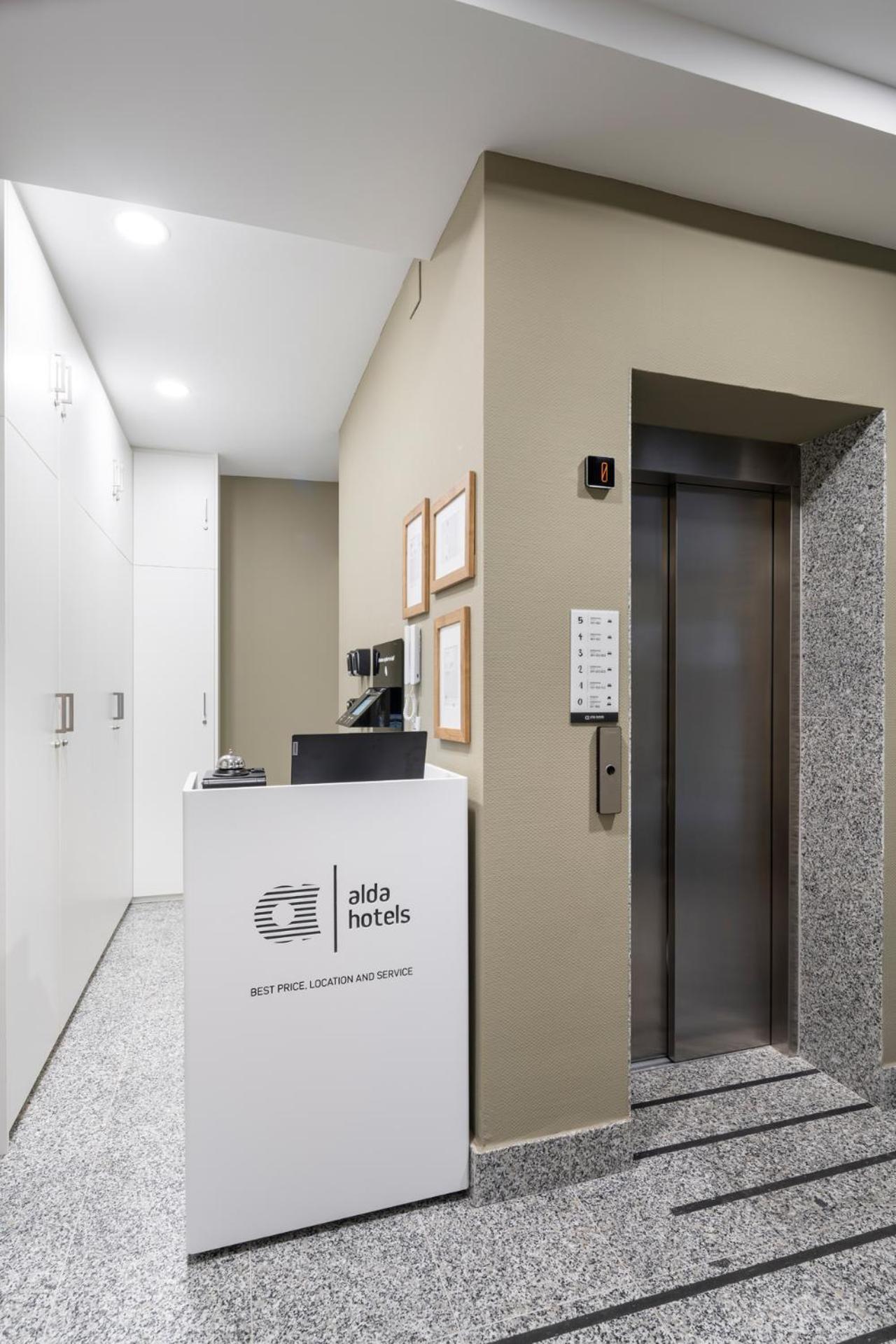 Alda Palencia Catedral Aparthotel Екстериор снимка